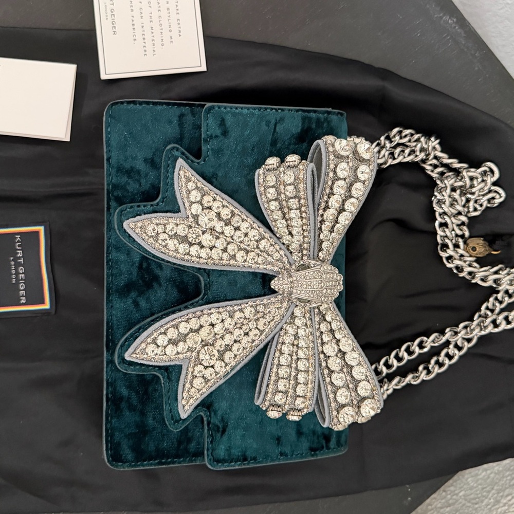 NEW Kurt Geiger Green Velvet Bag with Crystal Bow - Picture 4 of 5